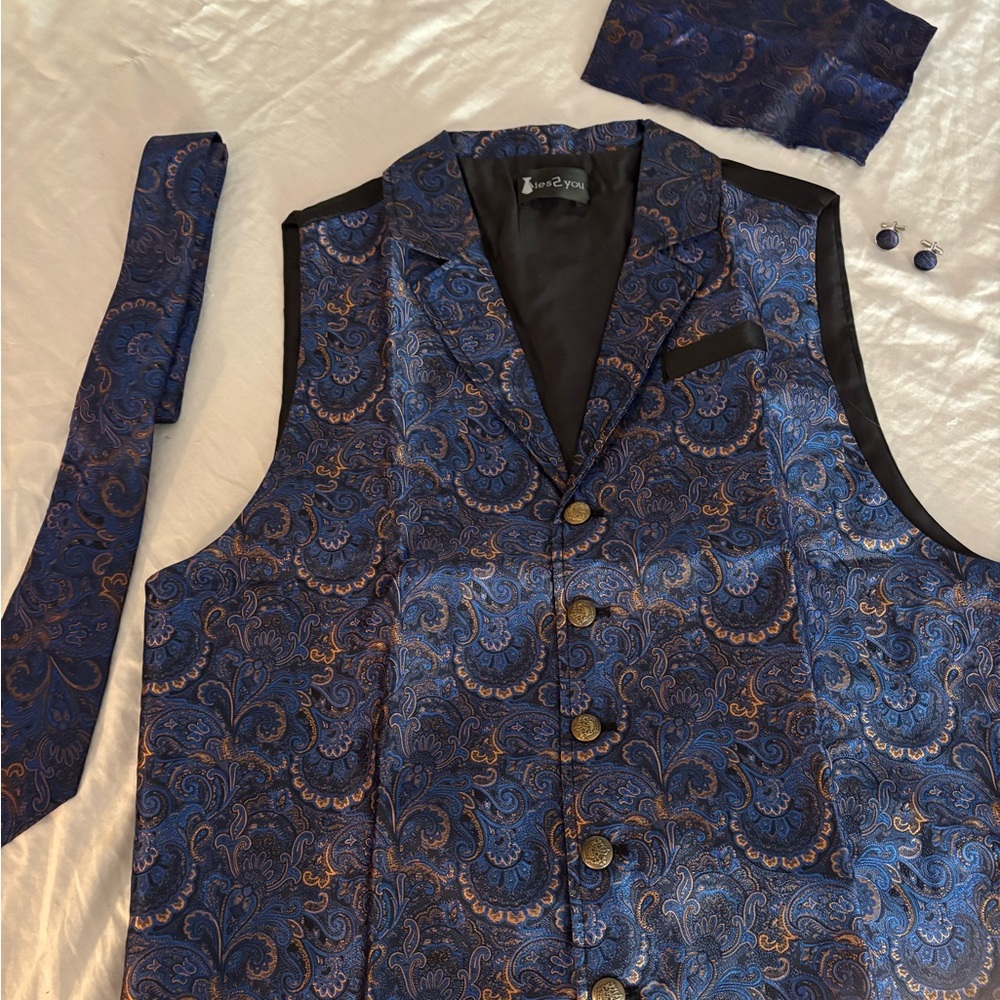 Elegant Blue Paisley Men's Suit Vest Set - Picture 2 of 3